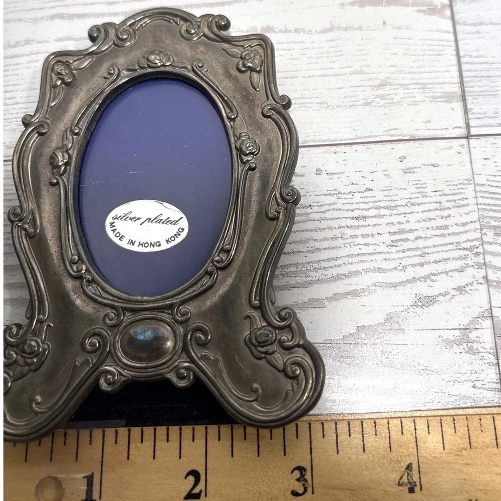 Vintage Silver Plated Ornate Victorian Oval Picture Frame Made in Hong Kong 4.5
